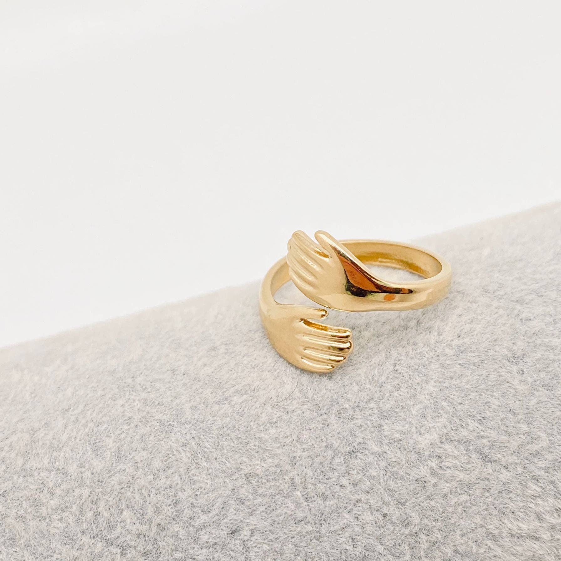 Hands Cuddling Gold Plated Stainless Steel Ring - FGS - Spiral Circle