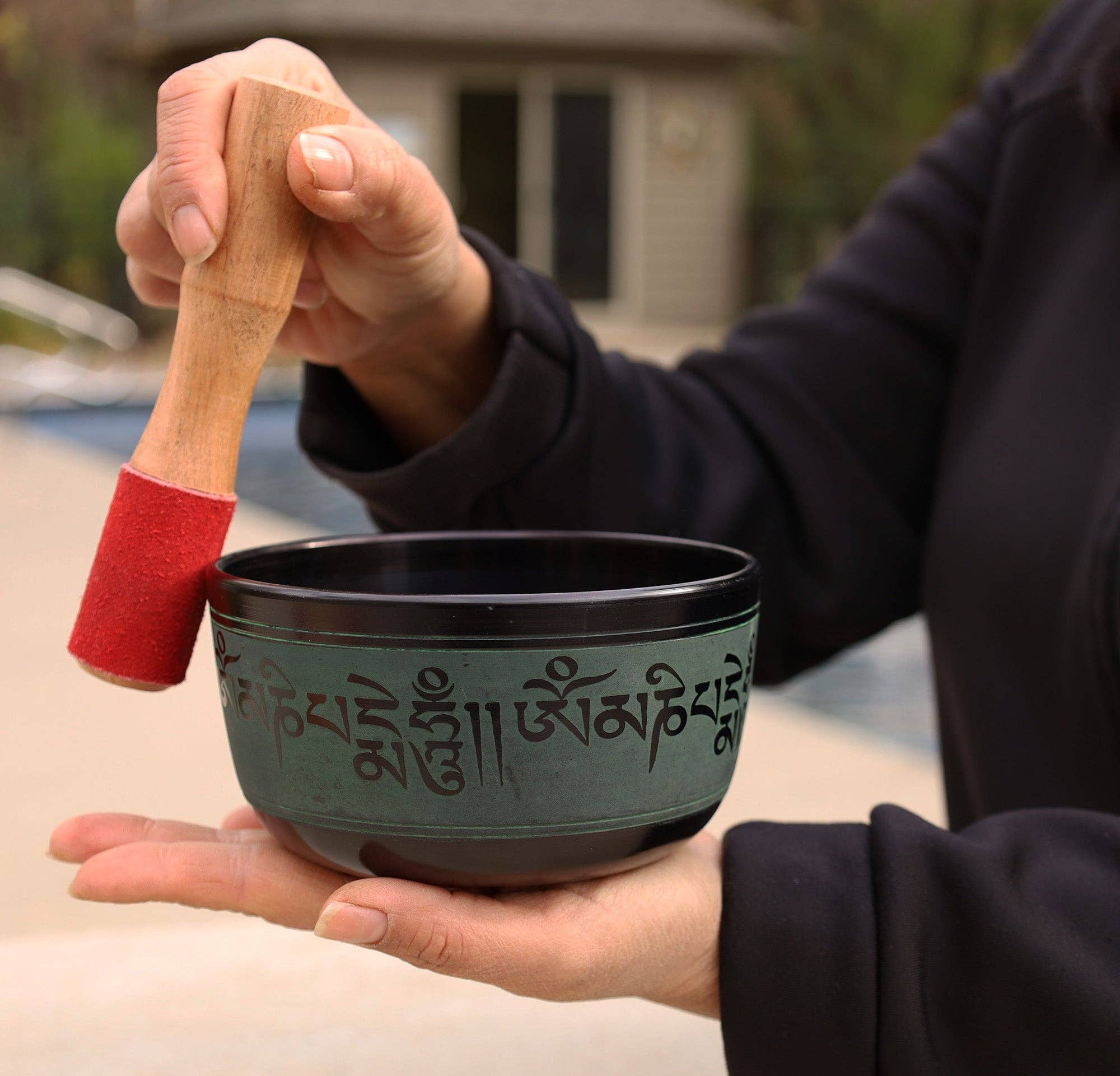 Tibetan Om Manu Padme Hum Mantra Singing Bowl - Spiral Circle